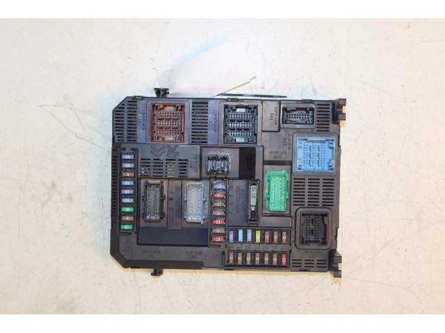 Блок предохранителей    Peugeot 2008 I    