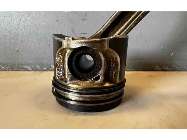 Поршень с шатуном Jaguar XF X260