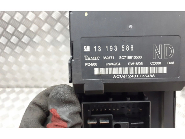 Pojistková skříňka 13223679 Opel Vectra C