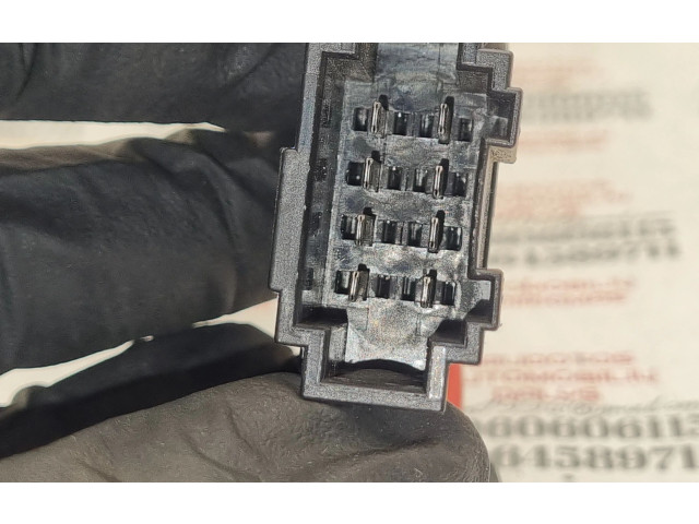 Блок предохранителей 4F1941824   Volkswagen Touran II    