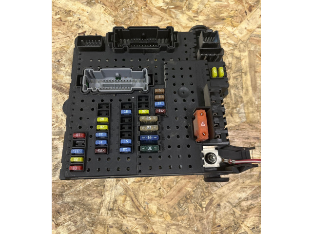 Блок предохранителей 8676391, 04W342   Volvo S60    