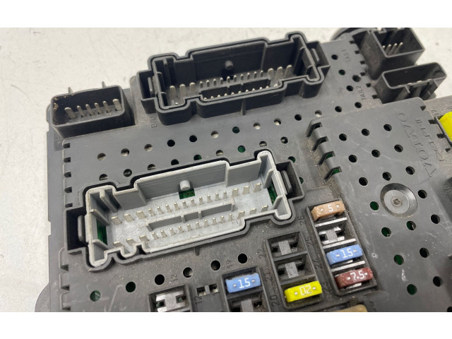 Блок предохранителей 30786646, 06W464 Volvo S60