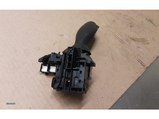 Ручка стеклоочистителей    Volvo V60