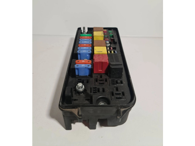 Блок предохранителей 13190892, 519115000   Opel Vectra C    