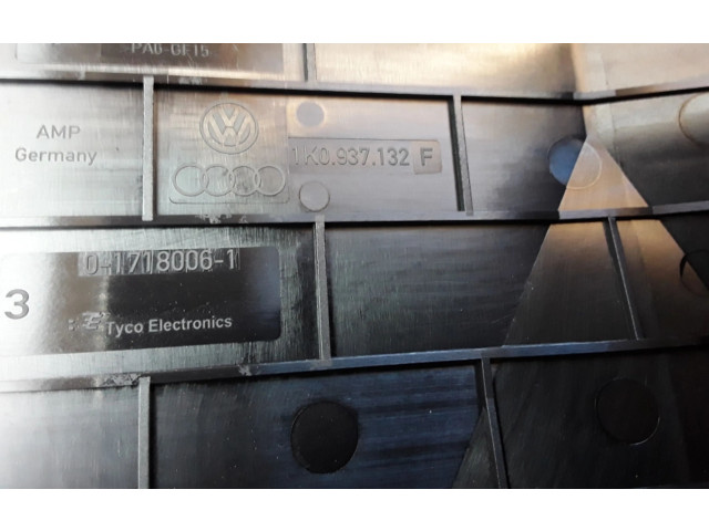 Блок предохранителей 1K0937132F Audi Q3 8U