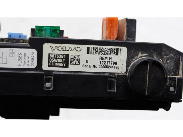 Блок предохранителей 8676391, 12217799   Volvo S80    