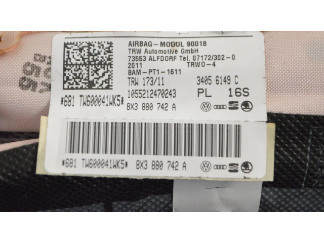 Боковая подушка безопасности 8X3880742A   Audi A1