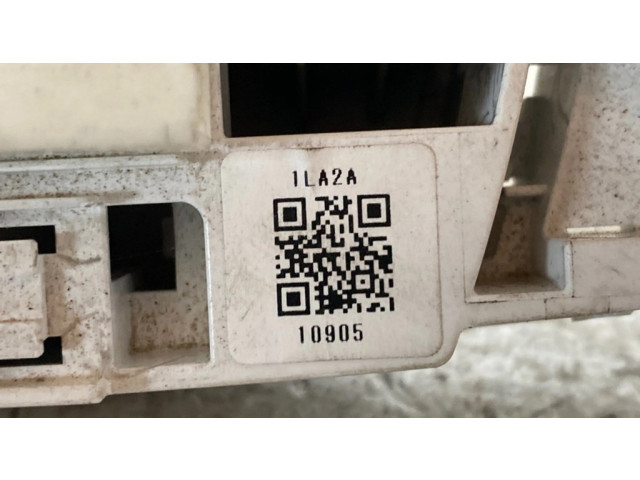 Фонарь освещения передних мест