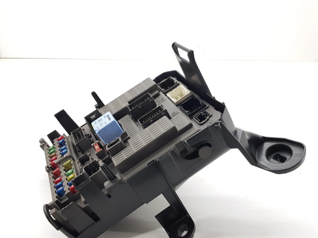 Блок предохранителей 96302, 00046100 Citroen C8