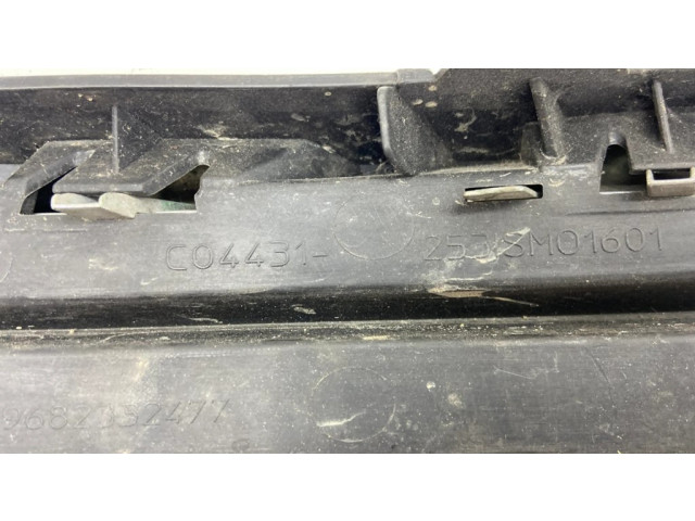 Нижняя решётка (из трех частей) Citroen C3 Picasso 9682332477, 2531SMO1601