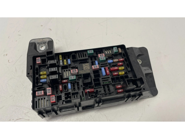 Pojistková skříňka 68467641AA Dodge RAM 2020