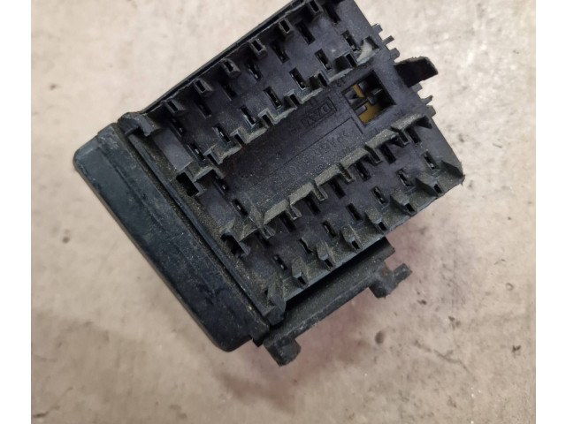 Блок предохранителей  9608173180   Peugeot 406    