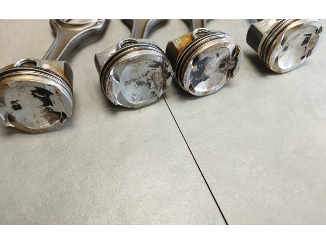 Píst 05E107065AB Skoda Octavia Mk4