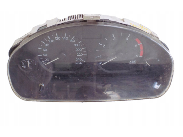 Панель приборов MR480266 Mitsubishi Carisma