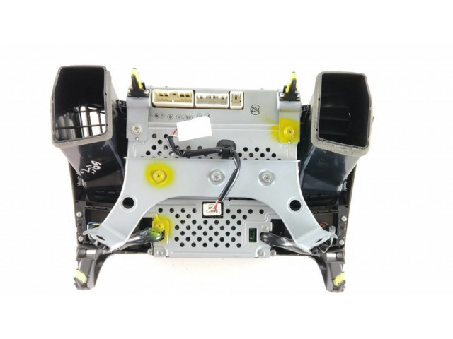 Радио/ проигрыватель CD/DVD / навигация