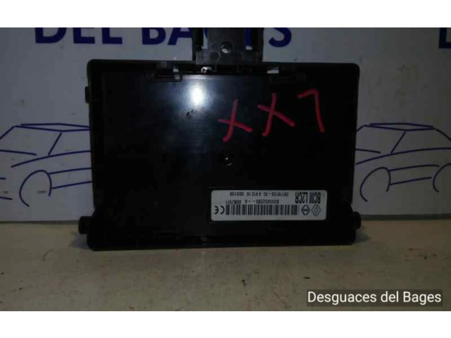 Блок предохранителей 8200652285   Renault Clio II    