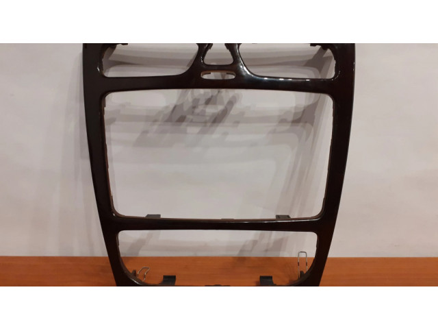 Другая центральная деталь консоли (туннеля)