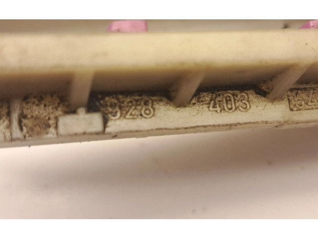 Блок предохранителей  9456590   Volvo V70    