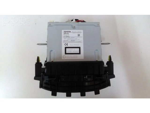 Радио/ проигрыватель CD/DVD / навигация