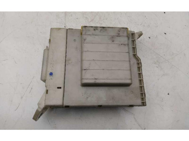 Блок предохранителей 8273053020   Lexus IS 200-300    