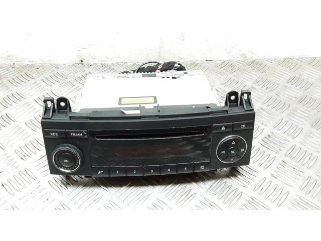 Радио/ проигрыватель CD/DVD / навигация