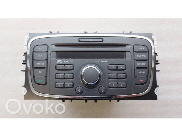 Радио/ проигрыватель CD/DVD / навигация