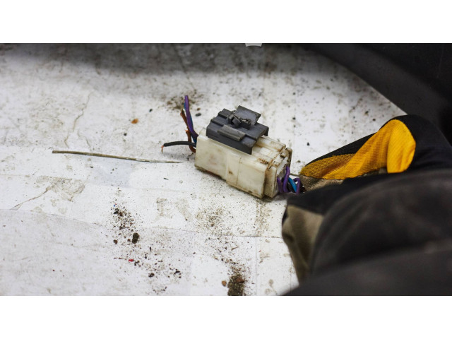 Зеркало электрическое Mazda 323 F 1999 - 2003 года