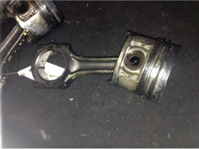 Поршень с шатуном Nissan Patrol 260