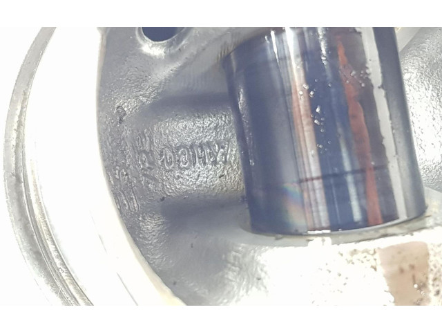 Поршень с шатуном 04L107065A, 04L107065A Volkswagen Caddy