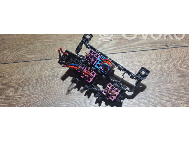 Блок предохранителей  4f0937503   Audi A6 S6 C6 4F    