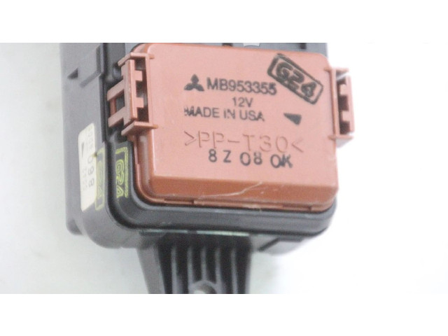 Блок предохранителей 8609D05, 8609D05 Mitsubishi Carisma