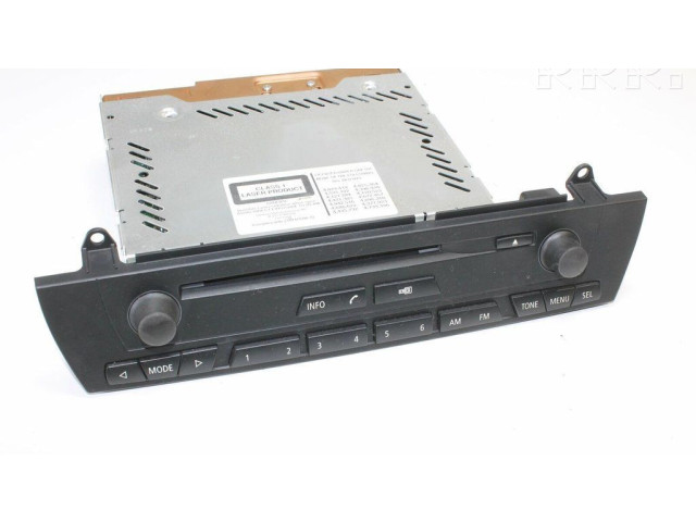 Радио/ проигрыватель CD/DVD / навигация