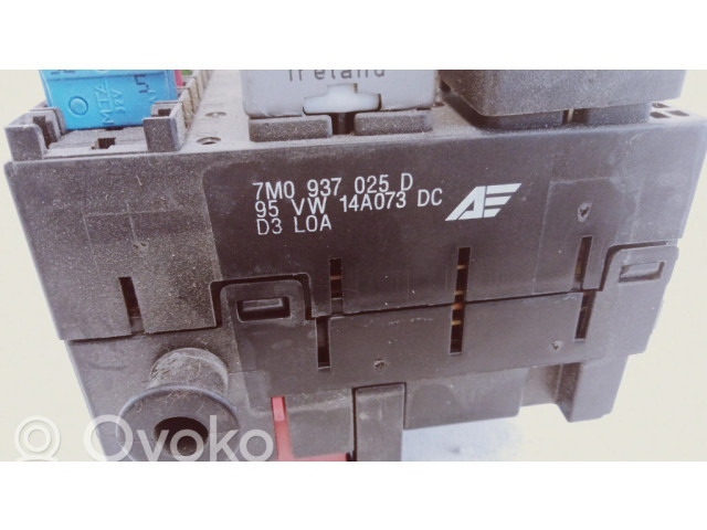 Блок предохранителей 7M0937025D, 95VW14A073DC Ford Galaxy