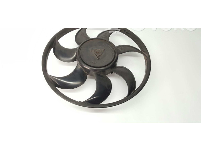 Вентилятор радиатора     8200765566, 214815057R    Dacia Sandero 