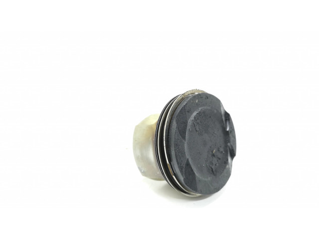 Píst    BMW 7 F01 F02 F03 F04  pro benzínový motor 4.4  