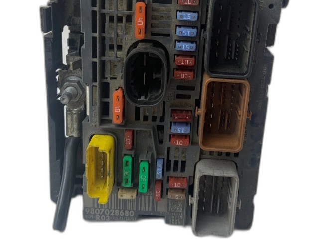 Блок предохранителей  9807028680, R03   Peugeot Expert    