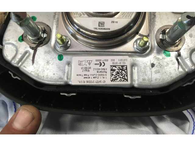 Подушка безопасности водителя    Dacia Duster II