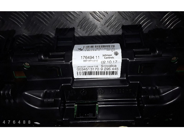 Přístrojová deska BMW X1 F48 F49 2018 17649411