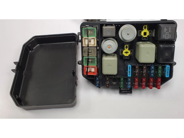 Pojistková skříňka 82661-17171 Toyota Celica T200 1991