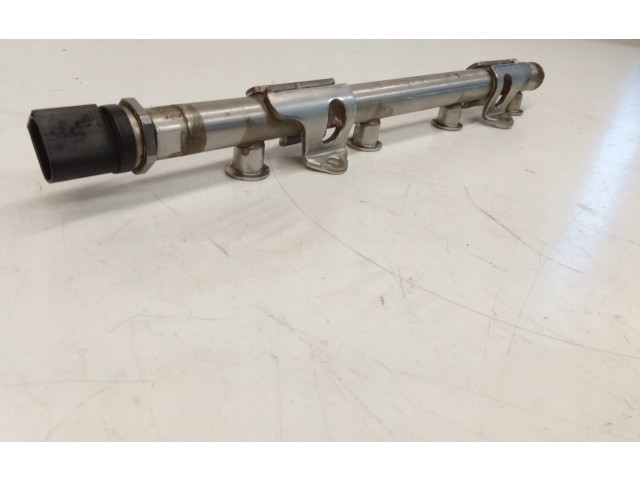 Vstřikovací lišta 06J906051F Audi A3 S3 8V