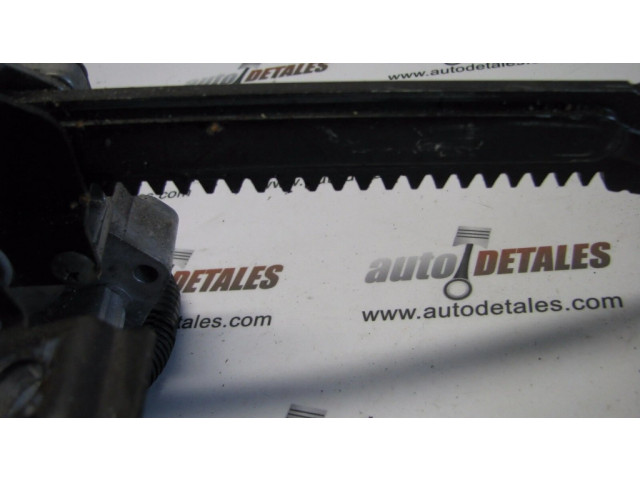 Притягиватель задней крышки