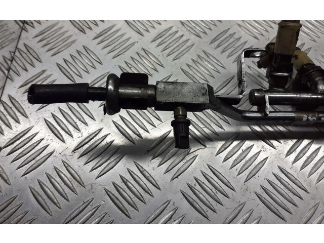 Топливная рампа 2K4E-AC Jaguar X-Type 2.1