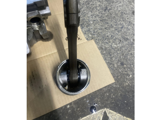 Píst Volkswagen Caddy Bls