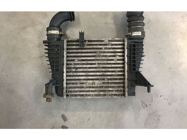 Интеркулер  8200471885, 880590XC   Renault Clio III 