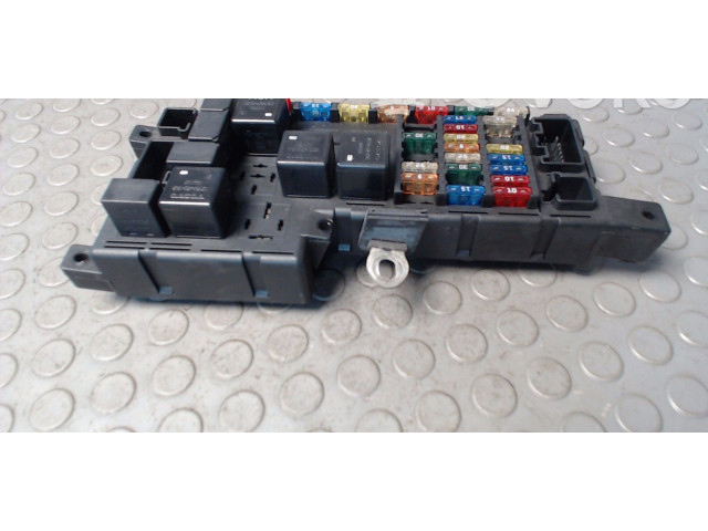 Блок предохранителей  9452993, NICHTZUTREFFEND   Volvo V70    