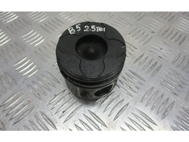 Píst Volkswagen PASSAT B5.5