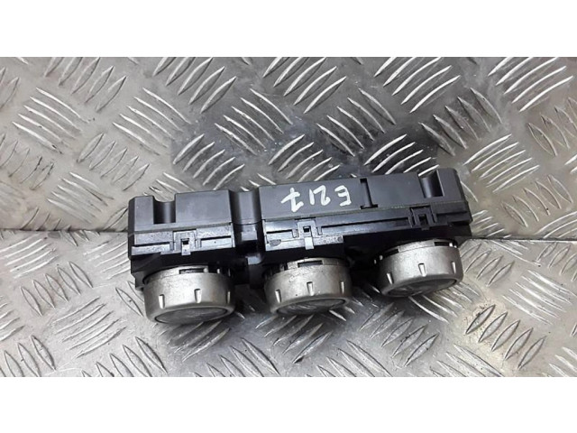 Блок управления климат-контролем 7820A362, T1012284N   Mitsubishi L200