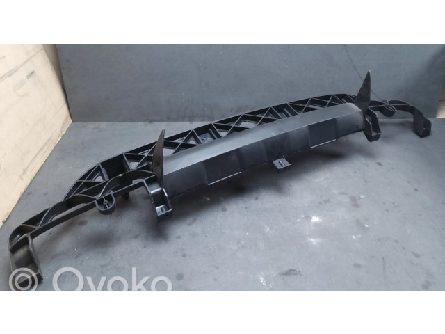 Задний держатель бампера