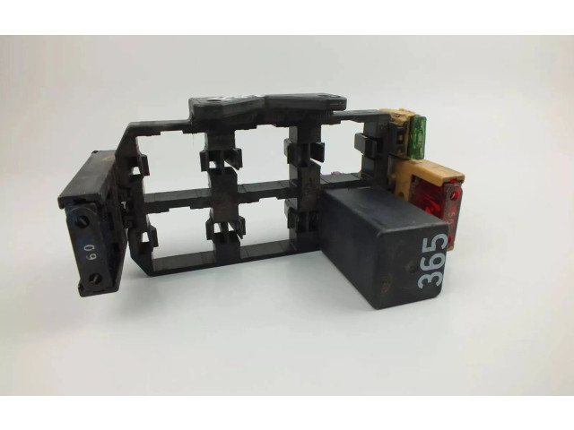 Pojistková skříňka 4A0937503C Audi A6 S6 C4 4A 1995