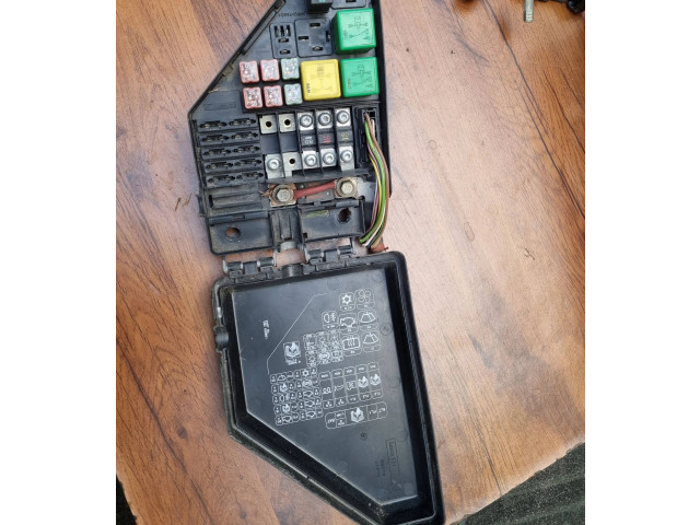 Блок предохранителей  68376   Rover 75    